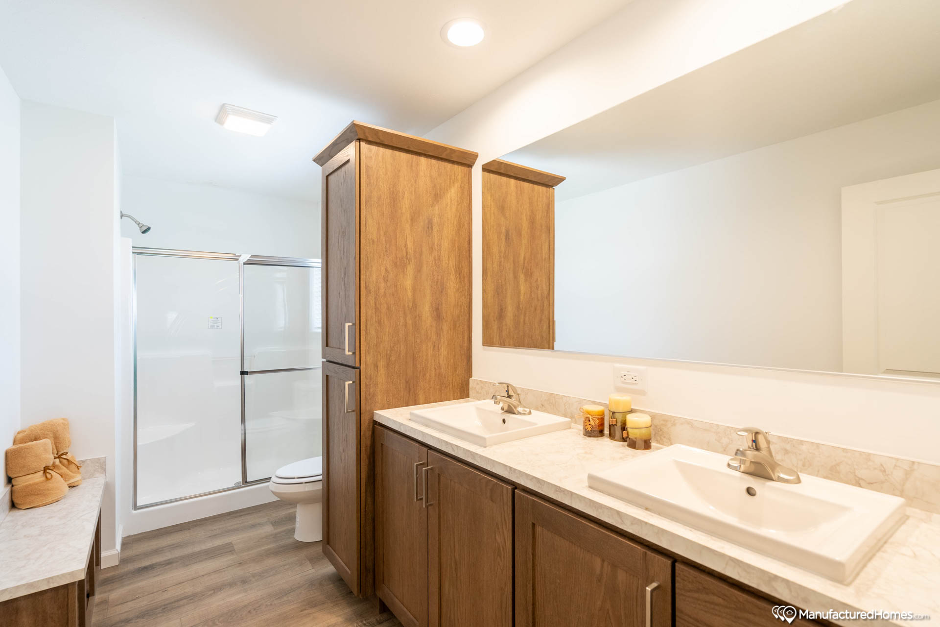 Landmark Essence Essence 17 9L32563A (2NM2424-V) - D & H Homes